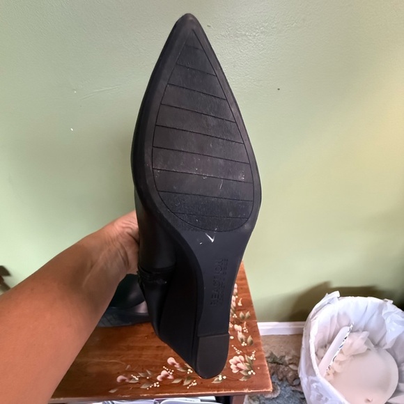 New Kenneth Cole Emmie Wedge Black Leather Booties Women's Sz 7 Med. Width - Picture 6 of 12